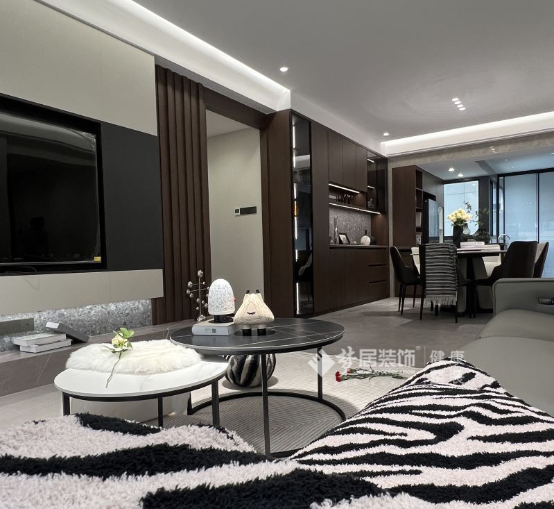 現(xiàn)代意式設(shè)計落地